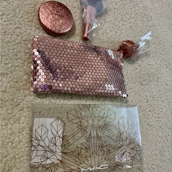 MAC COSMETICS EXTRA DIMENSION SHOW GOLD /Rose Gold Makeup Set with brush - Picture 4 of 7